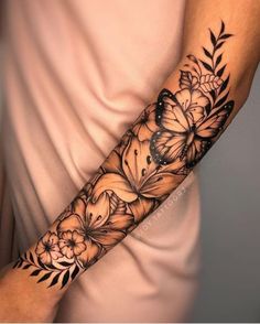 Tatuagem de Borboletas e muitas inspirações Rib To Leg Tattoos For Women, Tato Maori, Girl Arm Tattoos, Hand Tattoos For Girls, Forarm Tattoos, Inspiration Tattoos