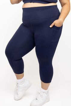 Superfit Hero plus size pocket capris in compression fabric size 2X Compressive Capri Length Workout Leggings, Moisture-wicking Capri Length Leggings For Gym, Plus Size Workout Clothes, Capri-length Leggings With Pockets For Workout, Sporty Stretch Capri-length Leggings, Sporty 4-way Stretch Capri Leggings, Plus Size Workout, Leggings With Pockets, Plus Size Fits