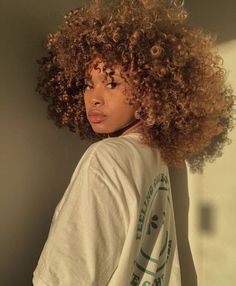 Bright Vintage Aesthetic, White Preset, Aesthetic Portrait, Curly Hair Inspo, Dyed Curly Hair, Honey Brown Hair, Lightroom Photo Editing, Adobe Lightroom Photo Editing, Lightroom Photo