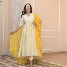 Simple Dress Casual, Kurti Sets, Gown With Dupatta, New Kurti Designs, Gown Party Wear, Lehnga Dress, Casual College Outfits, Women Kurta