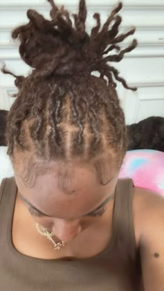 How To Dye Locs Black Women, Short Natural Hair Braid Styles, Died Locs Ideas, Dyed Loc Inspiration, Styles On Short Locs, Dye Locs Black Women, Dark Brown Locs, Dyed Locs Brown, Dyed Locs Ideas