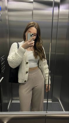 Comfy Pants Outfit, Cold Weather Outfits Comfy, Beige Cardigan Outfit, Vanilla Girl Outfits, Lounge Pants Outfit, 50 Degree Weather Outfit, Beige Pants Outfit, Beige Outfits, Ankle Boots Style