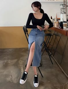 Denim Long Skirt Outfit, Skirt Outfits Aesthetic, Jean Skirt Outfits, Womens Denim Skirts, Maxi Skirt Outfits