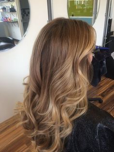 Brown Wavy Hair Aesthetic, Bronde Haircolor Fall, Fall Bronde Haircolor, Fall Blonde Hair Color Balayage, Honey Bronde Haircolor, Balayage Honey Blonde, Lived In Balayage, Fall Bronde Balayage, Machiaj Smokey Eyes