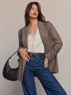 It's jacket season. The Winston is a relaxed fit, double breasted blazer with a notched lapel and functional buttons. Chic Blazer Outfit, Minimalist Winter Outfit, Simple Winter Outfits, Chic Blazer, Double Denim, Soft Classic, French Chic, Fall Fits, Blazer Outfits