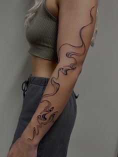 Wavy Line Tattoo, Swirly Tattoo, Minimalist Tattoo Design, Left Arm Tattoos, Empowering Tattoos, Sunflower Tattoo Sleeve, Arm Sleeve Tattoos For Women, Uñas Ideas, Abstract Tattoo Designs