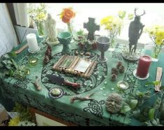 Native American Altar, Druid Altar Ideas, Druid Altar, Beltane Altar, Altar Inspiration, Sacred Space Altar, Witchy Room, Altar Ideas, Witchcraft Altar