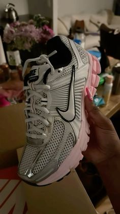 Air Zoom Vomero 5, Pretty Sneakers, Dust Pink, Trendy Shoes Sneakers, Jordan Shoes Girls