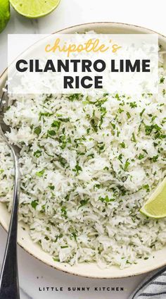 Cilantro lime rice served in a large bowl, with wedges of lime and fresh cilantro. And overlay text "Chipotle's Cilantro Lime Rice" Chipotle Cilantro Lime Rice, Chipotle Copycat Recipes, Cilantro Lime Rice Recipe, Chipotle Recipes, Lime Rice Recipes, Cilantro Recipes, Rice Side Dish Recipes, Lime Rice