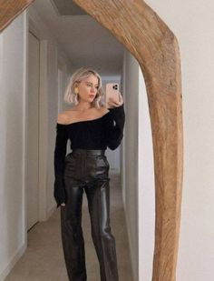 women black leather fit Laurajadestone Style, Black Leather Outfit, Looks Black, Jade Stone, Leather Outfit, Looks Vintage