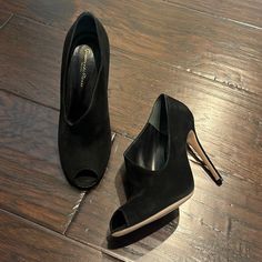 Gorgeous Black Suede Heel. Approx 4 1/4" Worn 2x Chic Heels With Open Side Vamp For Evening, Elegant Evening Heels With Open Side Vamp, Elegant Open Side Vamp Heels For Evening, Evening Heels With Open Side Vamp, Rossi Shoes, Black Suede Heels, Peep Toe Heels, Gianvito Rossi, Black Suede