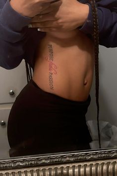 #stomachtatt #tattoosforwomen #quotetattoo #redtattoo #girltattoos #girlytattoo #girllala Cute Tattoo Black Women, Side Rib Tattoo Black Women, Tattoo Ideas Side Thigh, Bow Money Tattoo, Bottom Tattoos For Women, Yb Tattoo, Side Of Hip Tattoo, Tattoo On Ribs For Women, Trampstamps Tattoo