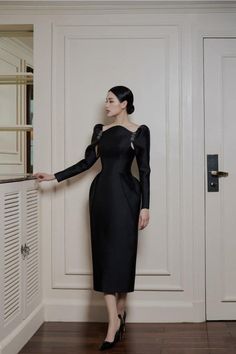 Cleopatra Midi Dress MEAN BLVD Mean Blvd, Look Formal, Taffeta Dress, Silk Taffeta, Water Stains, Pencil Dress, Elegant Outfit, Black Midi Dress, Dress Materials