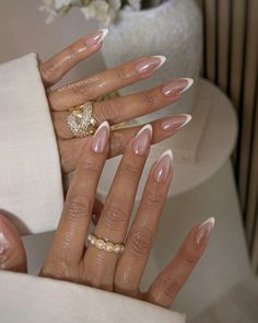 Chrome Nail Ideas, Celebrity Doppelganger, Chrome Nail, Nail Polish Ideas, Polish Ideas, Celebrity Moms, Hair Fragrance, Chrome Nails, Natural Cleaning Products