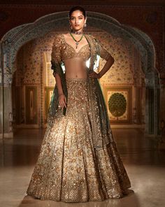 Sage Green Bridal Lehenga, Champagne Lehenga, Sage Green Lehenga, Maroon Dupatta, Seema Gujral, White Lehenga, Latest Bridal Lehenga, Bridal Dupatta, Mehendi Outfits