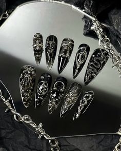 Nail Ideas Goth Short, Vkei Nail, Vkei Nails, Short Gothic Nails, Punk Nails, Gothic Nails, Goth Nails, Grunge Nails, Foxtrot