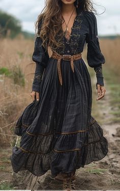 Autumn Dresses Casual, Sophisticated Couple, Vestidos Country, Bohemian Outfit, Long Fall Dresses, Look Boho Chic, Inexpensive Clothes, Vintage Bohemian Style, Estilo Hippie