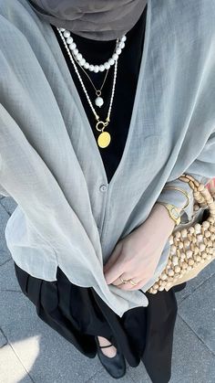 Muslimah Fashion Outfits, Muslimah Fashion, Elegant Jewelry, Skirt Outfits, Photography Poses, Summer Outfits, Ootd, Fashion Outfits, Outfit Inspo