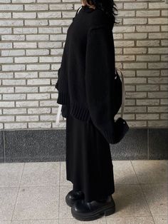 Margiela Outfit, Classy Women, Fashion Killa, In A World, Black Outfit, Types Of Fashion Styles, Modest Outfits, Manners