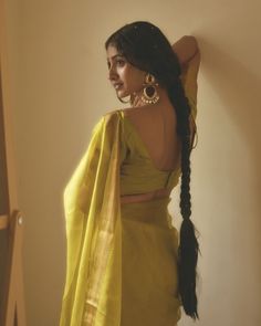 Girl Saree Dp, Saree Dp, Fancy Sarees Party Wear, Desi Fashion Casual, Simple Sarees, Indian Photoshoot, Saree Photoshoot, Indian Dresses Traditional, Stylish Photo Pose