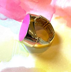 This is a fantastic hot pink statement ring. It is a hot pink enamel circle on an expandable stretch gold plated ring. The ring test non magnetic. This lovely ring is in like new condition and in excellent vintage condition and working order. It is so very fashionable! Pink Enamel, Lovely Ring, Pink Ring, Gold Plated Rings, Statement Ring, Rings Statement, Cincinnati, Statement Rings, Hot Pink