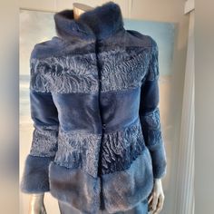 $25,000 New Oscar De La Renta Fur Blue Mink Lamb Jacket Us M L More Information Will Be Listed Shortly Gorgeous Oscar De La Renta Fur Jacket - Blue Shared Mink. Persian Lamb And Sable. New Without Tag Look New And Unused Us Size M L **** Bust. 39" Waist. 34" Lenght. 24" Sleeve From Shoulder 22" Measurement Upper Are From Under Arm Is 12 To 12.5 " Around. Measurement Around Wrist Area Is 11" Around. Retail Est $25,000 No Fabrication Tag. Please See Picture 8 - This Tag Is From The Similar Coat Th Fitted Blue Winter Fur Coat, Fitted Blue Fur Coat For Winter, Blue Evening Outerwear For Fall, Blue Winter Outerwear For Evening, Chic Blue Fur Coat, Luxury Blue Outerwear For Spring, Fitted Blue Outerwear For Evening, Luxury Blue Outerwear For Evening, Elegant Blue Winter Outerwear