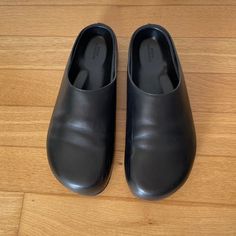 Studio Nicholson Men's Wearing Clog Color: Black Size: Eu42 Gently Worn Twice. Minor Scratches On Sides. Great Condition. No Shoe Box. Details - Cushioned Eva Sole - Single Rear Seam - Carbon Neutral Calf Leather - Generous, Comfortable Shape Studio Nicholson, Carbon Neutral, Eva Sole, Shoe Box, Calf Leather, Clogs, Flip Flops, Men's Shoes, Man Shop