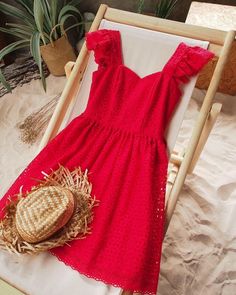 "*DHL shipping upgrade is available at check out process. Shipping part by DHL will take 3-6 days only. Production time may take around 2-3 weeks. If this is in rush you can convo us to make it sooner.:) A hot scarlet red color dress will make all eyes on you. The eyelet lace is pretty detail. Perfect on all occasion day sundress, semi formal party and bridesmaid DESIGN✄: -Ruffle straps design. -Sweetheart bust line. -Gathered full skirt shape. -Fully Lining. -Longer length (requestable) please Lace Dress Bridesmaid, Hot Red Dress, Summer Dresses With Sleeves, Party Dress Red, Red Colour Dress, Red Sundress, Vintage Sundress, Sweetheart Bridesmaids Dresses, Sundress Summer