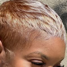 Pixie Haircut For Black Women Blonde, Blonde Pixie Black Women, Black Women Blonde Pixie Haircut, Golden Blonde Pixie Haircut Black Women, Blonde Pixie Lace Front Wigs, Short Bleached Hair, Funky Short Hair