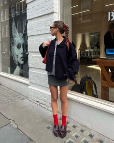 Ganni Street Style, Red Sox Outfit, Loafer Outfits, Socks Outfit, Style Parisienne, Oufits Casual, Jacket Outfit