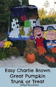 the charlie brown great pumpkin trunk or treat is on display in front of some flowers