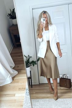 Blazer Off White, Silk Skirt Outfit, Chique Outfits, Work Chic, Church Outfits, Casual Work Outfits