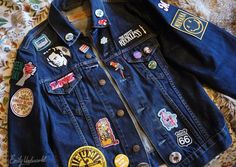 Denim Jacket Pins, Pins On Denim Jacket, Rock Clothes, Jacket Diy, Patched Denim, Diy Denim Jacket