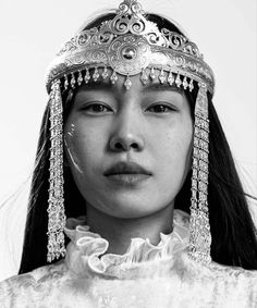 Mongolian Woman, China Fashion Week, Braids Men, Navajo Art, National Dress, Photoshoot Themes, Aesthetic Women