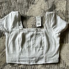 Cute White Crop Top! Perfect For Summer. Never Worn Hollister Crop Tops, Cream Crop Top, Brown Crop Top, Light Blue Top, Embroidered Crop Tops, Strap Crop Top, Striped Crop Top, Floral Crop Tops, Printed Cardigan