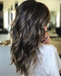 Ribbon Highlights Are The Latest Hair Trend We're Obsessed With Babylights Brunette, Cool Brunette, Dark Brunette Hair, Brunette Balayage, Balayage Hair Dark, Brunette Balayage Hair, Long Dark Hair, Brown Balayage, Brown Highlights