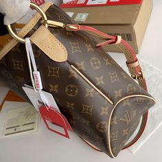 Description L.V Delightful PM Monogram Canvas Natural For Women, Shoulder Bags 33cm LV M40352 Rep 1:1 The Delightful Monogram PM embodies everyday elegance. In supple yet resistant Monogram canvas, its lightweight feel, generous interior and luxuriously soft embossed handle make it chic yet practical. 33 x 27.5 x 13 cm (Length x height x width) Natural Monogram coated canvas Textile lining Gold-color hardware Snap hook closure 1 interior zipped pocket D-ring to hang keys and pouches – Includes d Louis Vuitton Delightful, Pm Monogram, Louis Vuitton Shirt, Chanel Shirt, Evening Clutch Bag, Tote Backpack, Monogram Canvas, Louis Vuitton Handbags, Belts For Women