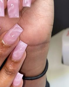 Nayy🦋| ✨Goddess Studios✨ on Instagram: “Rose quartz💗 ••••••••••••••••••••••••••••••• MARCH BOOKS ARE OPEN 🧡✨ •••••••••••••••••••••••••••••• APRIL BOOKS OPEN MARCH 15th✨…” Pink Marmor Nails, Square Nails Marble, Classy Acrylic Nails Short, Simple Marble Nails, Marble Pink Nails, Ombre Short Nails, Short Baddie Nails, Pink Nails Simple, Salmon Nails