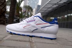 Reebok Classic Leather | White / Blue / Red - EU Kicks: Sneaker Magazine Reebok Retro, Outfits Athletic, Reebok Classic Leather, Reebok Classics, Sneaker Magazine, Reebok Sneakers, Reebok Classic, Sneakers Men Fashion, News Release