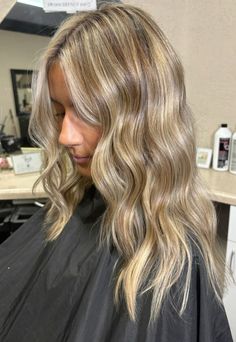 blonde to bronde hair goals #bronde #hairstyleideas #haircolor Blonde Hair Inspo Balayage, Teddy Blonde Hair, Brownish Blonde Hair, Neutral Blonde Hair, Light Brown Hair Shades, Blonde Light Brown Hair, Hair Winter, Bright Blonde Hair