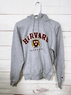 Champion Eco Fleece Harvard University Hoodie Size XS Gray Embroidered Pullover Measurements (approximate) Length (shoulder to hem): 24 in Underarm to underarm (laying flat): 19 in Sleeves Length: 26 in Condition: Gently pre-owned no holes, rips or stains Harvard Sweater, Harvard Hoodie, Harvard Sweatshirt, College Sweater, University Hoodie, University Sweatshirts, Harvard University, Pocket Hoodie, Champion Reverse Weave