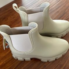 Jeffrey Campbell Platform Lug Sole Chelsea Rain Boot Cream Size 8 New With Tag Trendy Spring Rain Boots With Round Toe, Spring Round Toe Rain Boots, Casual Round Toe Rain Boots For Spring, Trendy Spring Ankle Rain Boots, Trendy Ankle Boot Style Rain Boots For Spring, Casual Spring Rain Boots With Round Toe, Spring Rain Boots With Round Toe, Casual Cream Slip-on Boots, Ivory Rain Boots