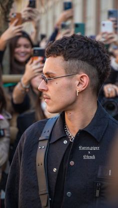 Curly Buzzcut Men, Buzzcut Curly Hair, Edgy Haircuts Men, Mulet Hair Men, Buzzcut Ideas, Mens Haircuts Thick Hair, Mens Hairstyles With Beard