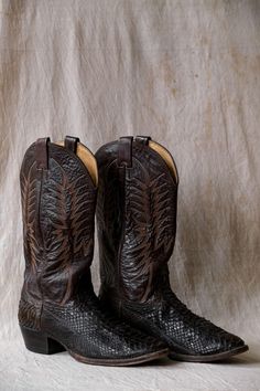 Vintage "Nocona Boots" Snake Leather Cowboy Western Boots  Size US10D ◇Shipping is all from Asia, ◇All products are shipped by EMS, please include shipping costs. ◇Negotiate only accept payment with PAYPAL Welcome to our online store https://bansecondhandgoods.com/ Worldwide Shipping The official website provides credit card services, please contact us via private message if necessary. Find us IG: ban_secondhand_goods Thank you for checking us out :) Traditional Snip Toe Boots For Ranch, Traditional Leather Boots For Ranch, Nocona Boots, Snake Leather, Mens Cowboy, Cowboy Western, Closet Space, Mens Shoes Boots, Western Cowboy Boots