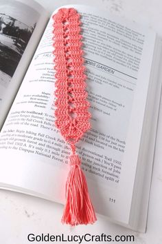 Crocheted bookmark. Bookmark Crochet Tutorial, Bookmark Easy, Bookmark Tutorial, Bookmark Crochet, Penanda Buku, Shuttle Tatting Patterns, Crochet Bookmark Pattern