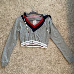 Urban Outfitters Tommy Hilfiger Grey Cropped Sweatshirt. Nwt, Never Worn. Excellent Condition. Trendy Tommy Hilfiger Tops For Fall, Sporty Long Sleeve Tommy Hilfiger Top, Tommy Hilfiger Sporty Long Sleeve Tops, Tommy Hilfiger Hoodie Woman, Tommy Hilfiger Outfits Women, Tommy Hilfiger Outfits, Tom Hilfiger, Hilfiger Outfits, Tommy Hilfiger Crop Top