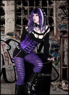 ❤️ Mistabys ❤️ Chica Dark, Goth Subculture, Retro Future, Gothic Clothes, Witchy Fashion, Goth Beauty, Gothic Clothing