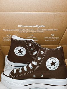 Converse Cafe, Dark Academia Shoes, Converse Customized, Customized Converse, All Star Cano Alto, Academia Shoes, Converse Hightop, Cute Converse Shoes, Converse Aesthetic