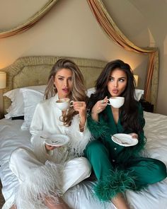 Maja Malnar on Instagram: "Every blonde needs a brunette . . . . #tagyourbff #bffgoals #stmoritz" Every Blonde Needs A Brunette, Christmas Pajama Party, Pj Party, Bridesmaid Getting Ready, Coffee Girl, St Moritz, Bff Goals, January 4