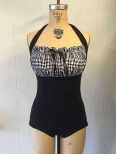 Goth Bathing Suit, 1970s Swimsuit, Sam Character, Pinup Clothes, 50s Swimsuit, 1950s Swimsuit, 2023 Moodboard, Vintage One Piece, Outfit Kpop